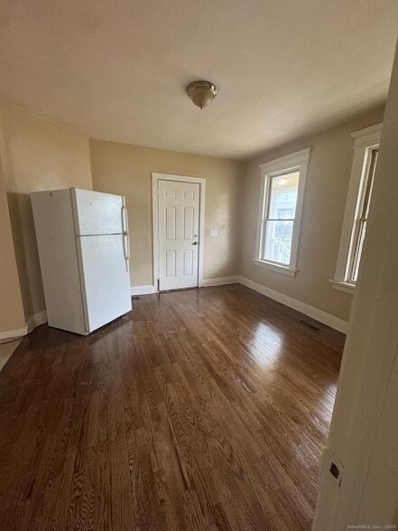 49 Dover St, Unit 2F in Bridgeport, CT - Foto de edificio - Building Photo