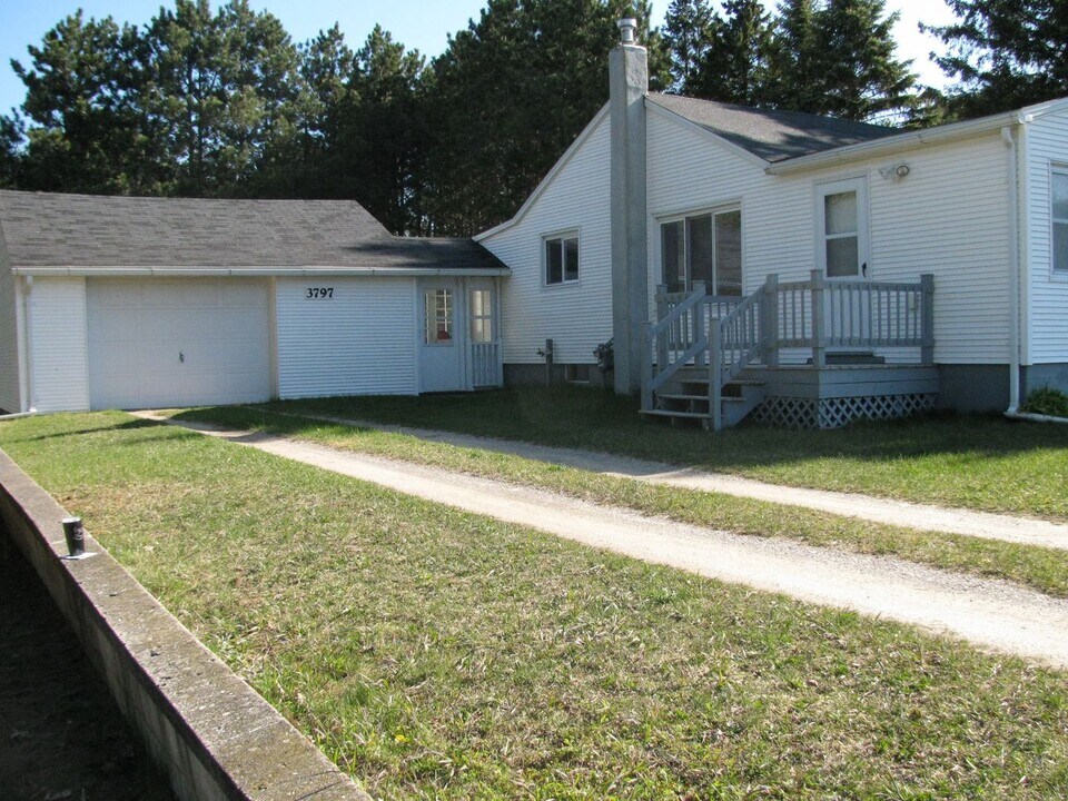 3797 E Hammond Rd in Traverse City, MI - Building Photo