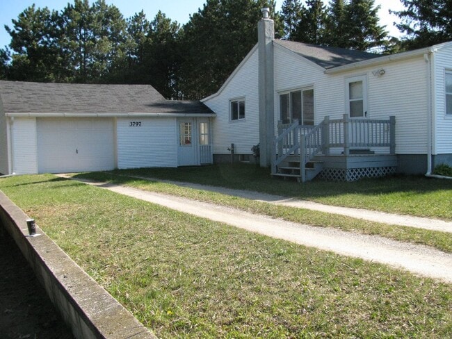 property at 3797 E Hammond Rd
