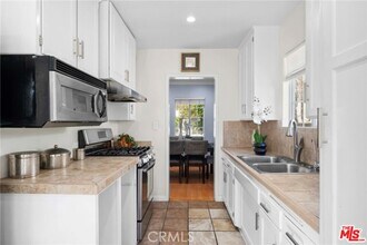 16154 Gilmore St in Los Angeles, CA - Building Photo - Building Photo