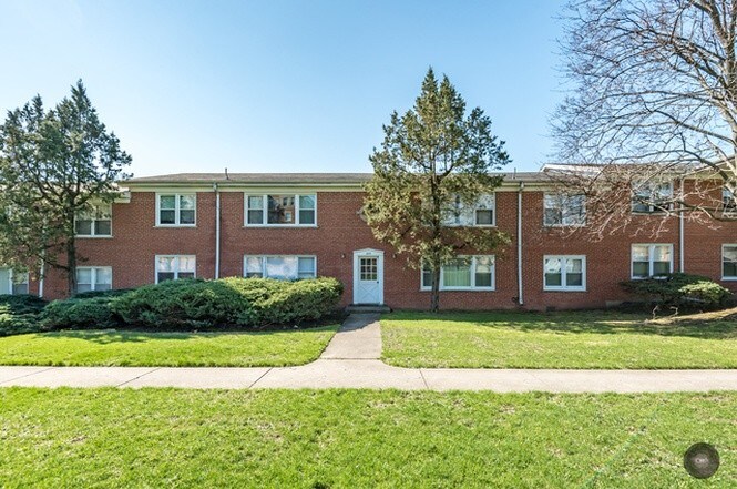 209 Johnson St, Unit 1A in Palatine, IL - Foto de edificio