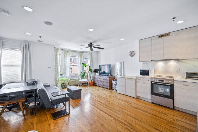 318 Park Ave in Hoboken, NJ - Building Photo - Building Photo