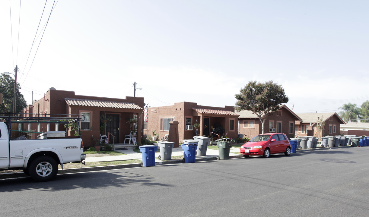 116-122 W Florence Ave in La Habra, CA - Building Photo