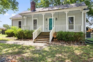 918 Old Zebulon Rd in Wendell, NC - Building Photo