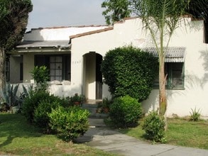 8639 S Gate Ave in South Gate, CA - Foto de edificio - Building Photo