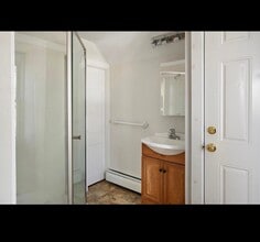 11 Evelyn St in Lynn, MA - Building Photo - Building Photo