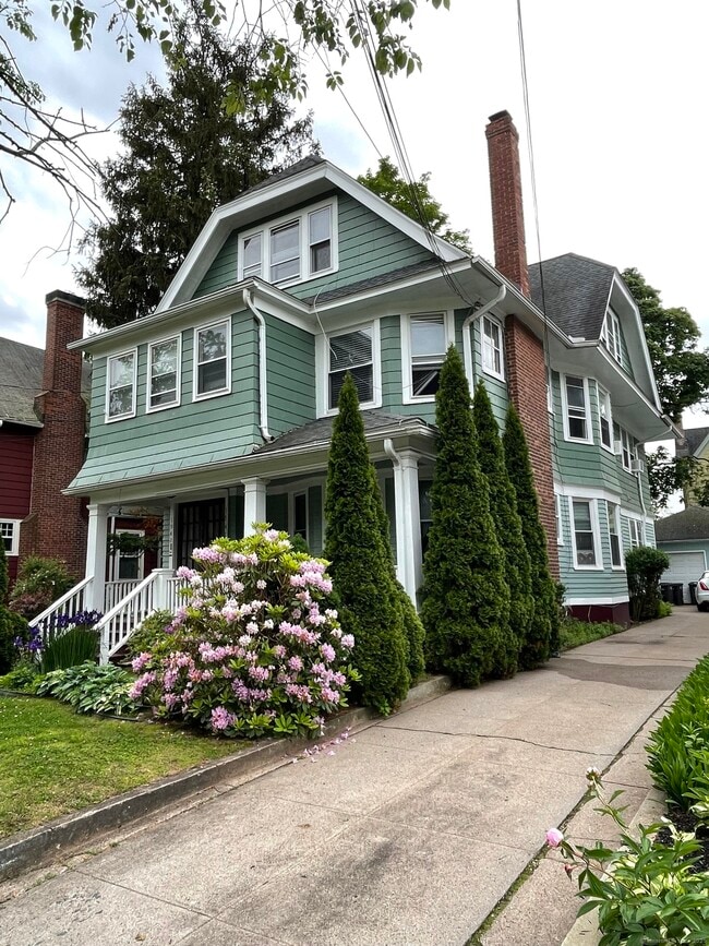 property at 1940 Chapel St