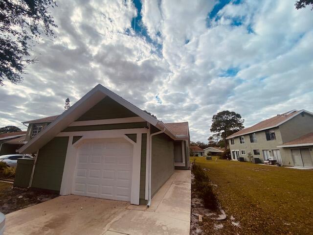 1333 SE Rivergreen Cir in Port St. Lucie, FL - Building Photo