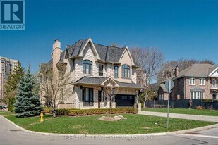 42 Yorkminster Rd in Toronto, ON - Building Photo