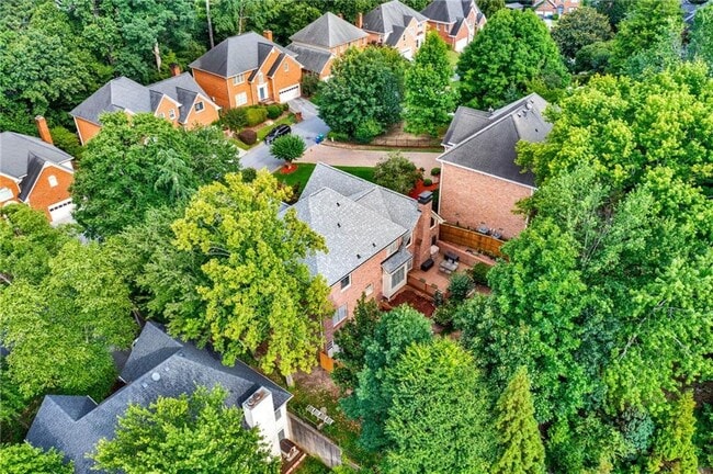 2448 Kings Arms Dr in Atlanta, GA - Building Photo - Building Photo