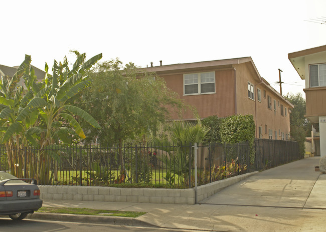 1411 S Van Ness Ave in Los Angeles, CA - Foto de edificio - Building Photo