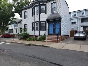 27 Knapp St, Unit 1 in Somerville, MA - Building Photo - Building Photo