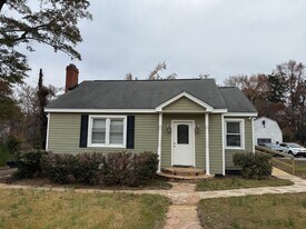812 E Main St in Lexington, SC - Building Photo