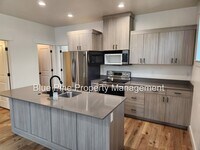 1664 S Higbee Ave in Idaho Falls, ID - Building Photo - Building Photo