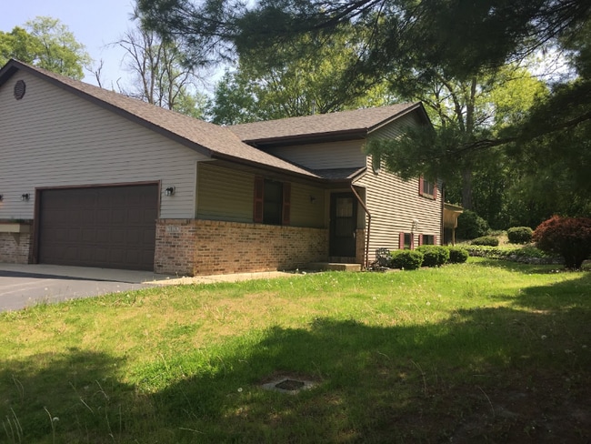 701 Mink Ranch Rd in Burlington, WI - Building Photo - Building Photo