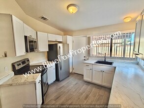 2540 W Falbrook Way in Tucson, AZ - Building Photo - Building Photo
