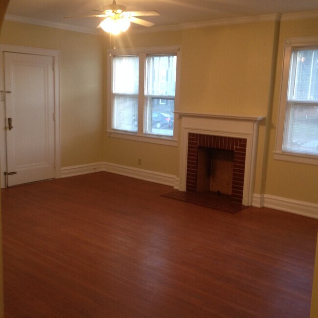 1336 Charleston Ave, Unit 2 in Huntington, WV - Foto de edificio - Building Photo