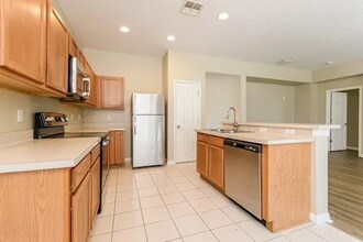 240 Andover Dr in Davenport, FL - Building Photo - Building Photo