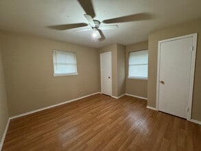 1034 W Village Ct, Unit C in Pasadena, TX - Building Photo - Building Photo