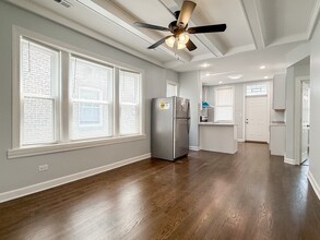 4914 N Troy St, Unit 2 in Chicago, IL - Foto de edificio - Building Photo