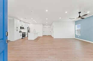 1325 35th St, Unit 2 in Galveston, TX - Building Photo