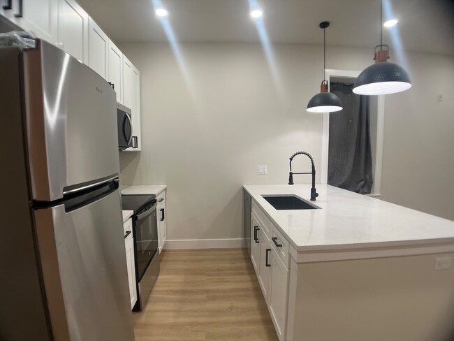 121 W Sharpnack St in Philadelphia, PA - Building Photo - Building Photo