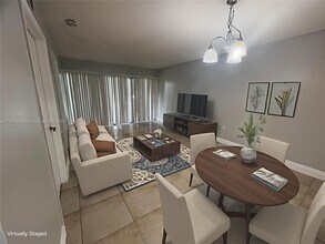 1543 Lake Crystal Dr in West Palm Beach, FL - Building Photo - Building Photo