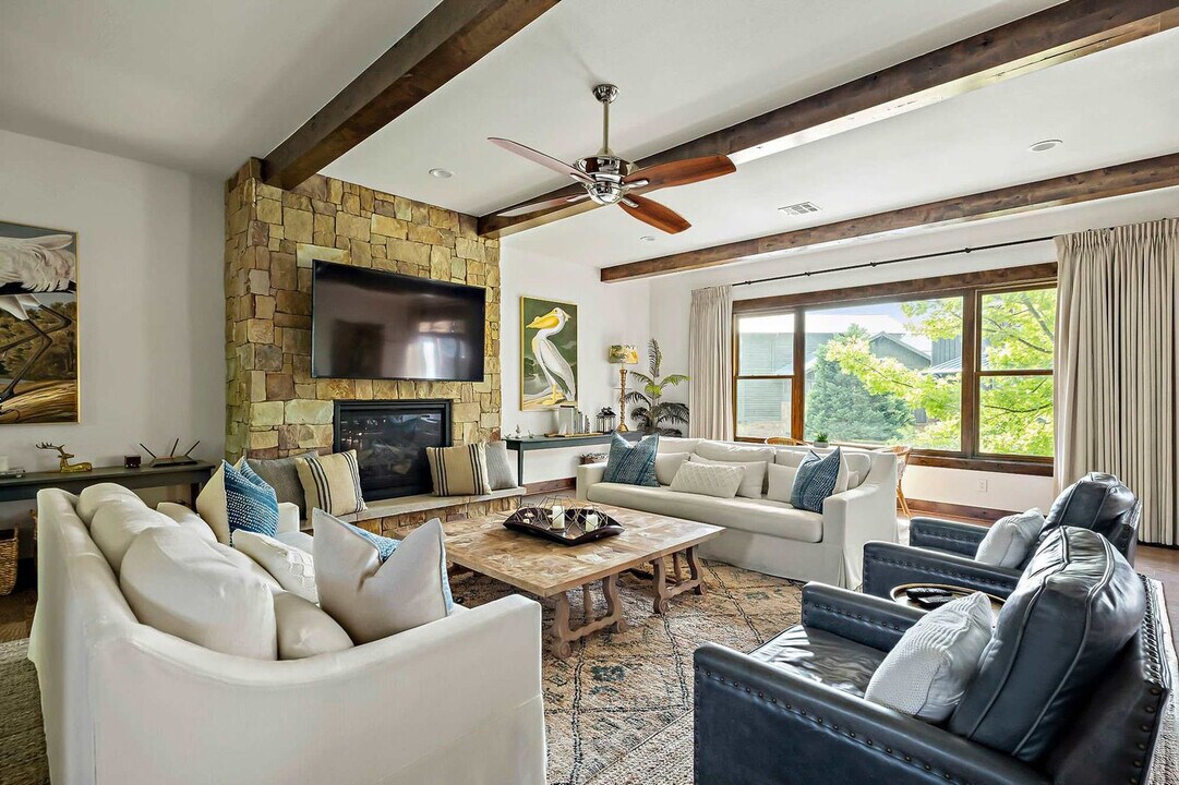 2217 Sea Biscuit Cove in Spicewood, TX - Building Photo