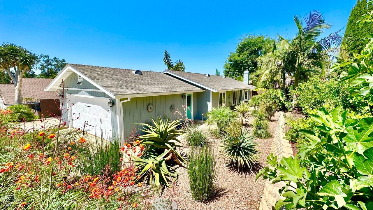 942 N Main Ave in Fallbrook, CA - Building Photo