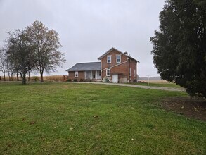 900 Thomas Rd in Monroeville, OH - Foto de edificio - Building Photo