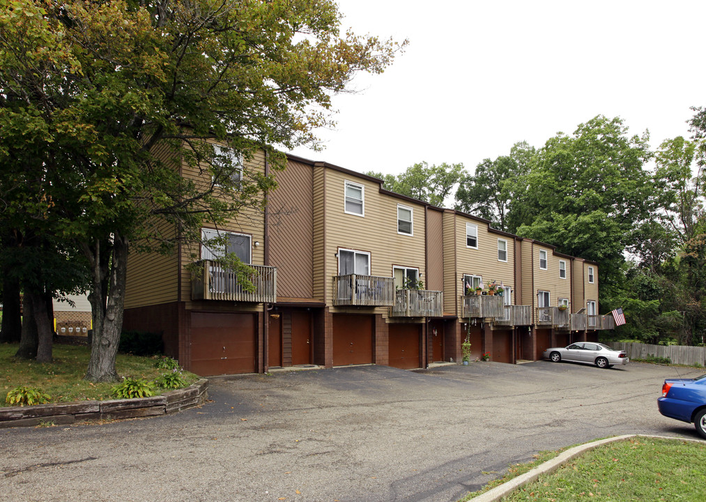 1051 Clyde Ave in Cuyahoga Falls, OH - Building Photo