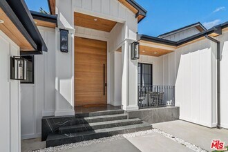 16015 Valley Wood Rd in Los Angeles, CA - Building Photo - Building Photo