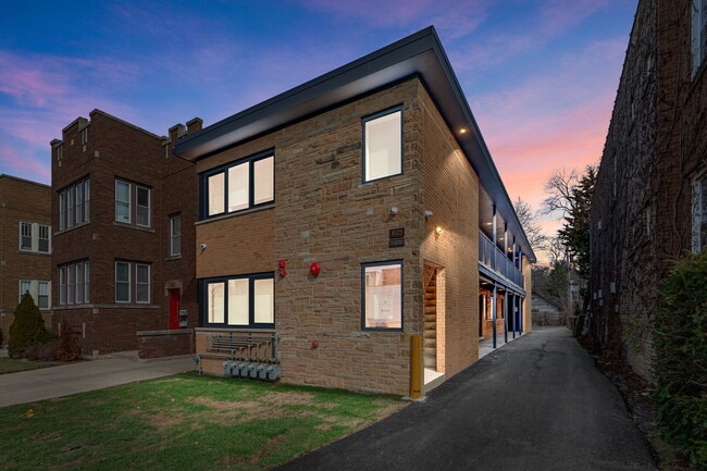 1025 N Harlem Ave in Oak Park, IL - Building Photo - Building Photo