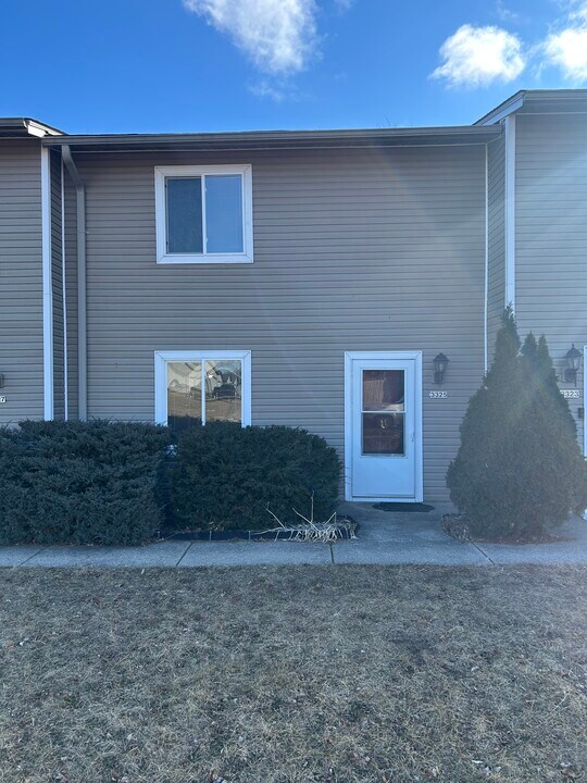 3325 Kimball Rd in Rockford, IL - Foto de edificio