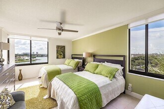 9425 Blind Pass Rd, Unit 508 in St Pete Beach, FL - Building Photo - Building Photo