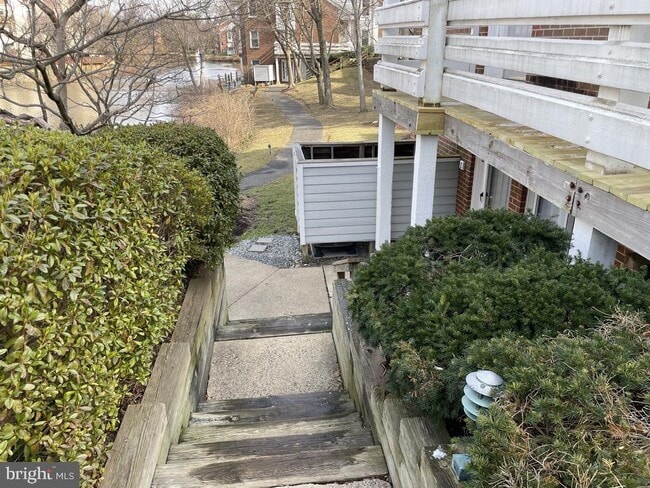 7602 Lakeside Village Dr in Falls Church, VA - Building Photo - Building Photo