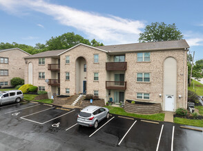 Sycamore Meadows Condominiums in Blue Ash, OH - Building Photo - Building Photo