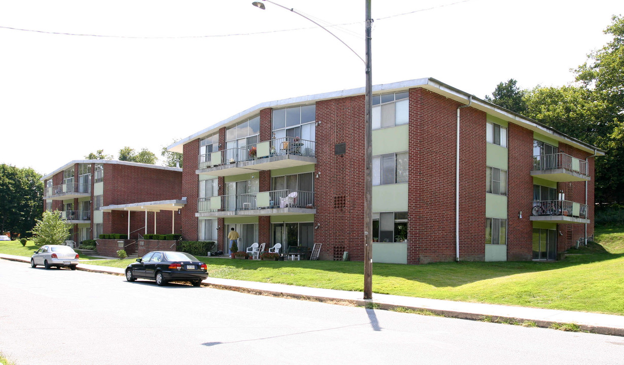 Race Park Apartments in Kennett Square, PA - Building Photo