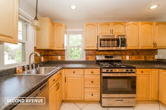 945 Sunglow St in Homestead, PA - Building Photo - Building Photo