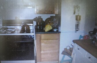 42 Oakland St, Unit #2 in Bristol, CT - Foto de edificio - Building Photo