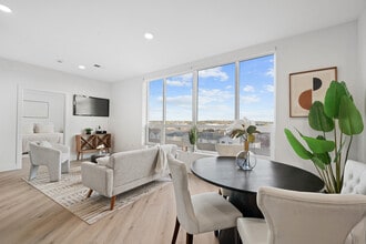 Baypark Bayonne in Bayonne, NJ - Foto de edificio - Building Photo