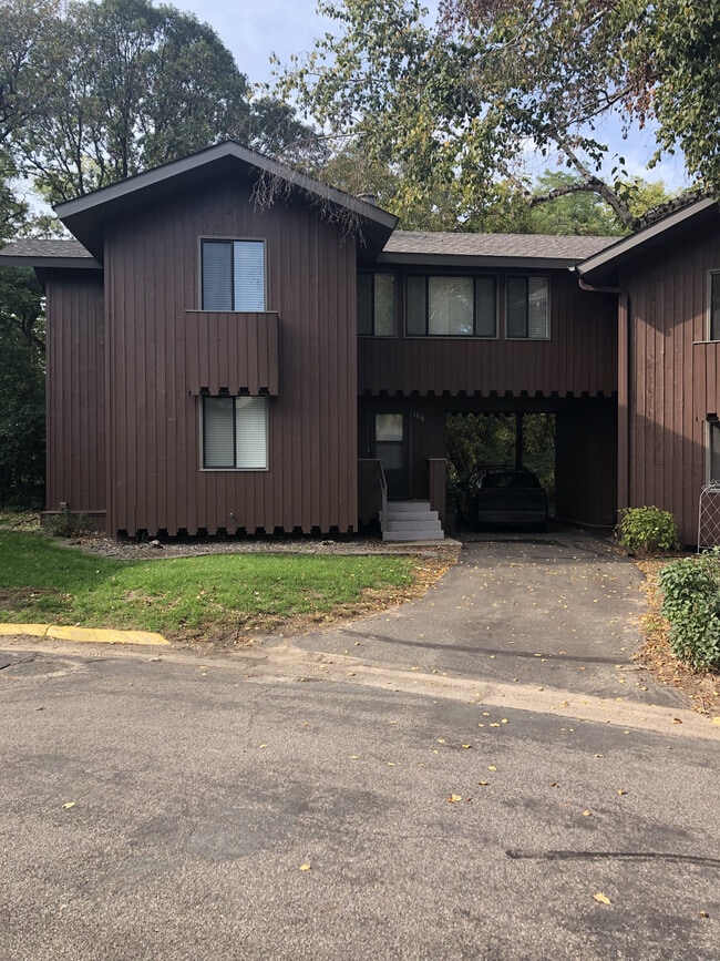 property at 1516 S Timber Ridge