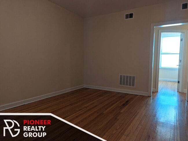 533 W Aldine Ave, Unit 556-W2 in Chicago, IL - Foto de edificio - Building Photo