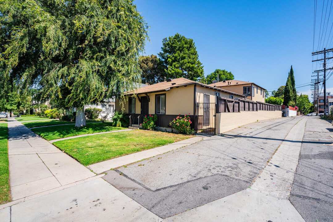 12038 Magnolia Blvd, Unit 12038.5 in Valley Village, CA - Building Photo