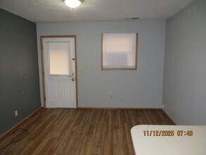 423 E 8th St, Unit A in Anderson, IN - Foto de edificio - Building Photo