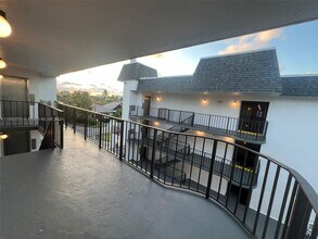 4013 N Ocean Dr, Unit 301 in Lauderdale-by-the-Sea, FL - Building Photo - Building Photo