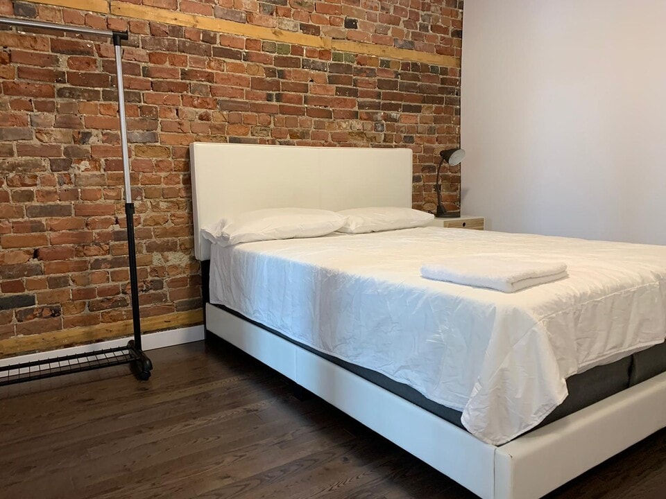 4833 Saint-Urbain Rue in Montréal, QC - Building Photo