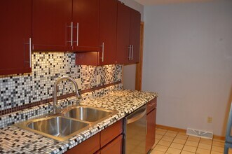 143 Ponwood Cir, Unit 143 in Madison, WI - Foto de edificio - Building Photo