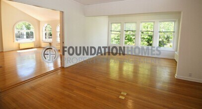 15 Bank St-Unit -15 Bank St. (Upper) in San Anselmo, CA - Building Photo - Building Photo