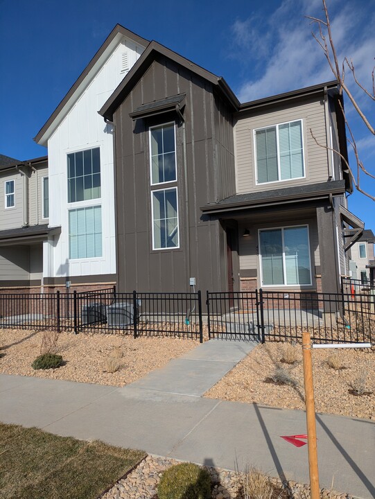 450 Millwall Cir in Castle Pines, CO - Foto de edificio